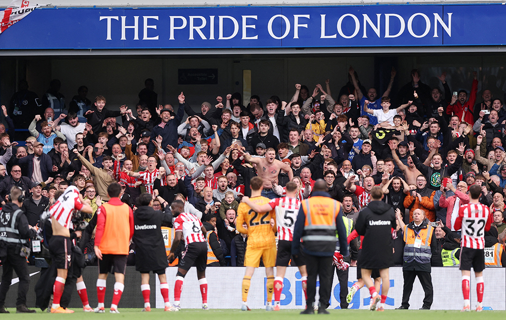 image Chelsea and Fulham stunned by late defeats in Premier League